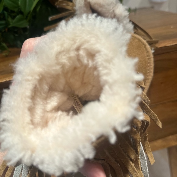{Ugg} Toddler Size 7 Tassel Boot - Picture 5 of 6